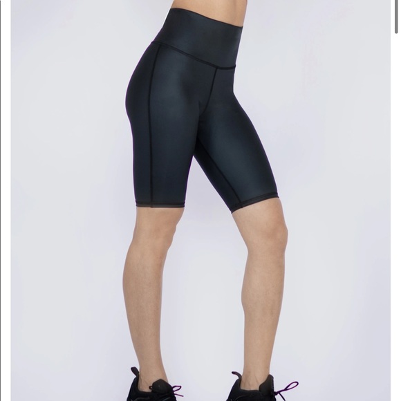 Michi Instinct Gloss Biker Shorts 10 inch - Picture 1 of 8